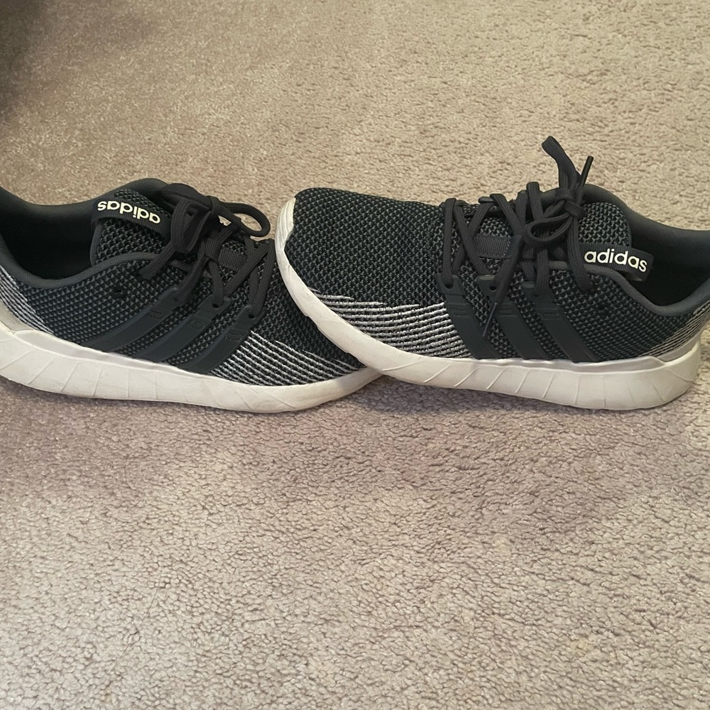 Adidas Questar Flow sz 9